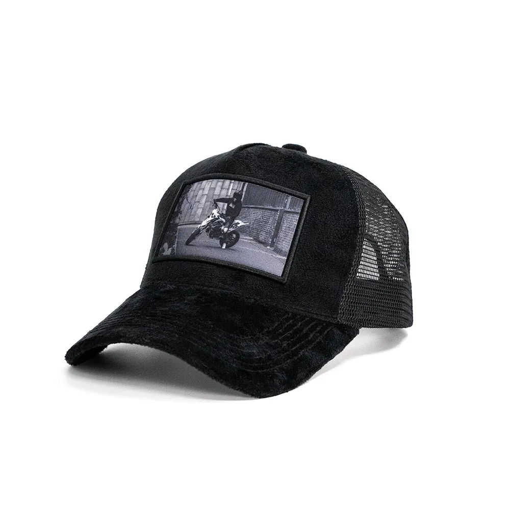 bold. Trucker Cap Huskykid