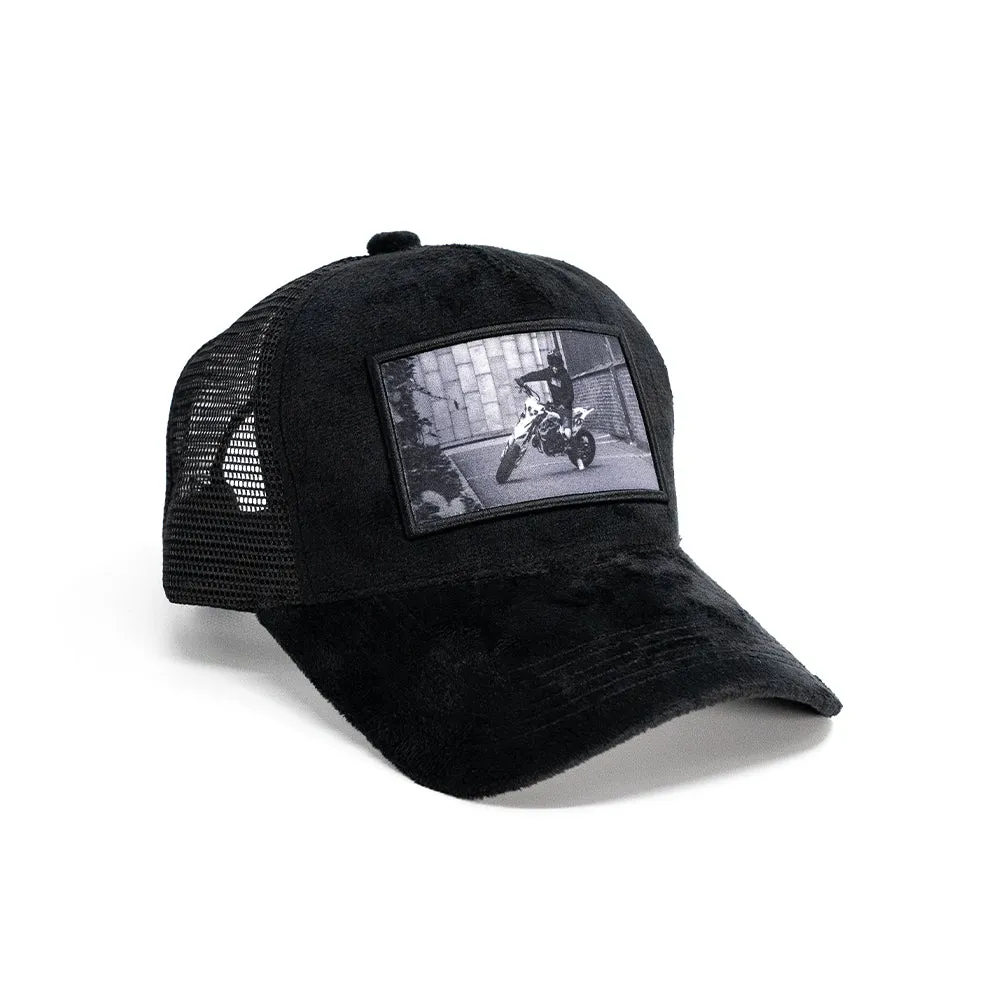 bold. Trucker Cap Huskykid